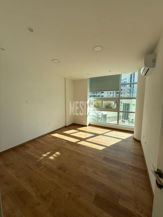 office-71ec235f-19c1-4490-9903-cb5149bf129f_Wtr.jpg