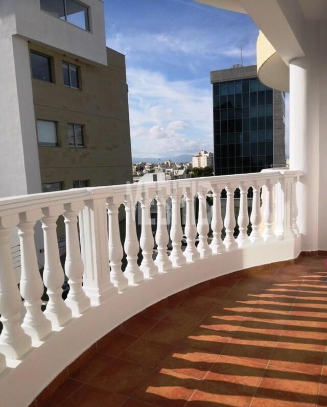 apartment-bc866b65-126b-4987-8d19-f99ac3cdf6ff_Wtr.jpeg