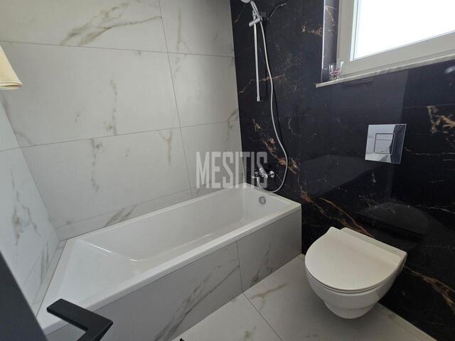 apartment-c60ea58f-a14a-4af5-b151-01ca5831ad04_Wtr.jpg