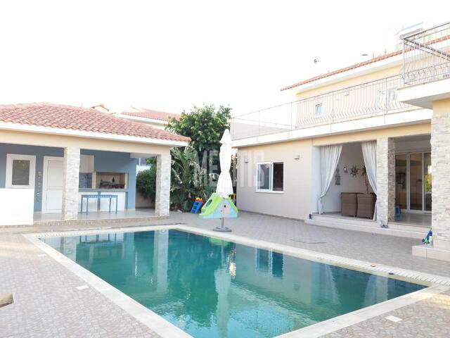 6 Bedroom House For Sale In Strovolos, Nicosia – photo 1