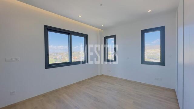 apartment-de90be55-f77b-493a-8fc3-e06429051311_Wtr.jpg