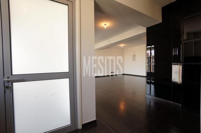 apartment-7087fc2a-4b2b-4c88-b1ab-61f43dd1d70e_Wtr.jpeg