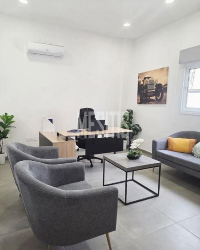 office-dcd73f28-01e6-48a2-87fe-546d41722056_Wtr.jpg