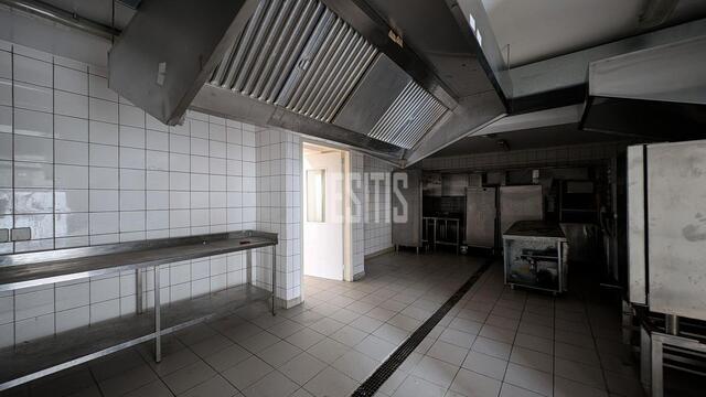 entireBuilding-d903cf8b-6d6c-4ae6-adb4-c765da864038_Wtr.jpg