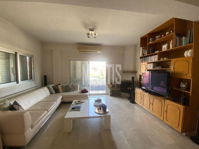 apartment-a025e132-1262-44c8-8f94-39a487248c69_Wtr.jpg