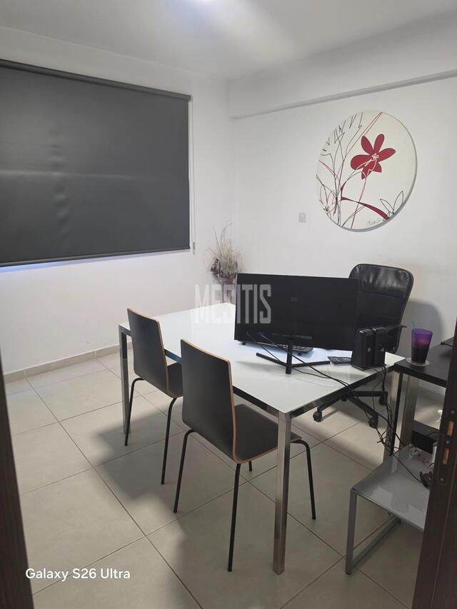 office-d8732b9e-fafb-44bf-b0b0-3bc128f4c551_Wtr.jpg