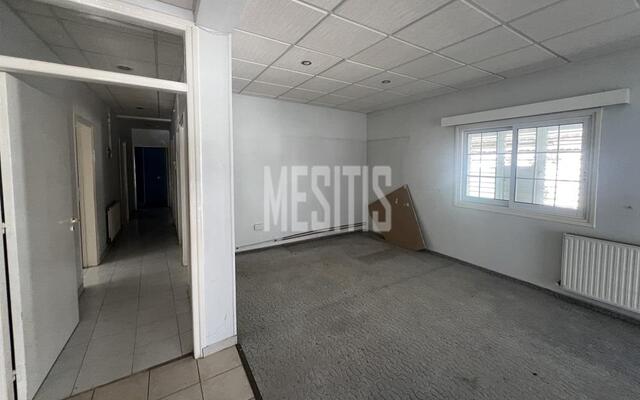 detachedHouse-573ada96-e8d8-4381-a4fe-520cd9906478_Wtr.jpg