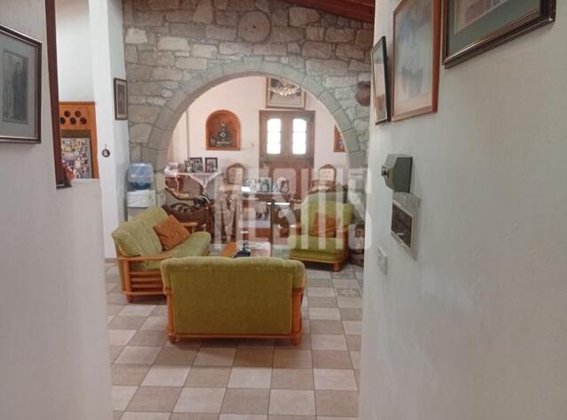 Traditional 4-Bedroom House for Sale in Maroni, Larnaca – photo 7