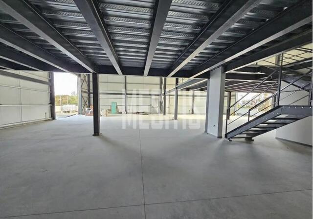 warehouse-d110e95e-1321-4bf0-8618-3e8761f66b2f_Wtr.jpg
