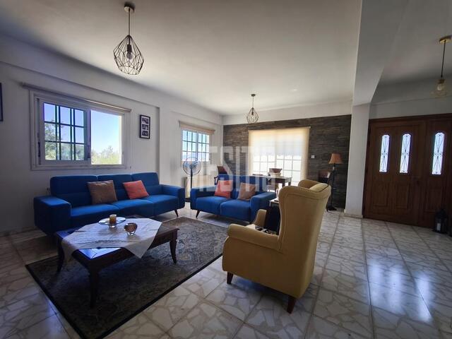 detachedHouse-f7b79a03-2976-4a82-9146-2d5c0104f3dc_Wtr.jpg