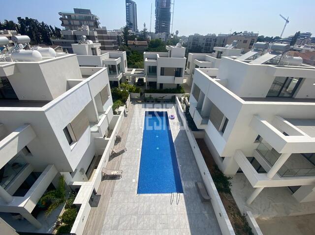 apartment-83abb39c-d1b1-4792-8095-8d408343daaf_Wtr.jpeg