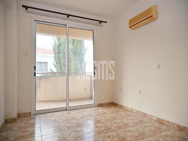 apartment-2ab9052c-db38-49a6-a590-40291b9169e1_Wtr.jpg