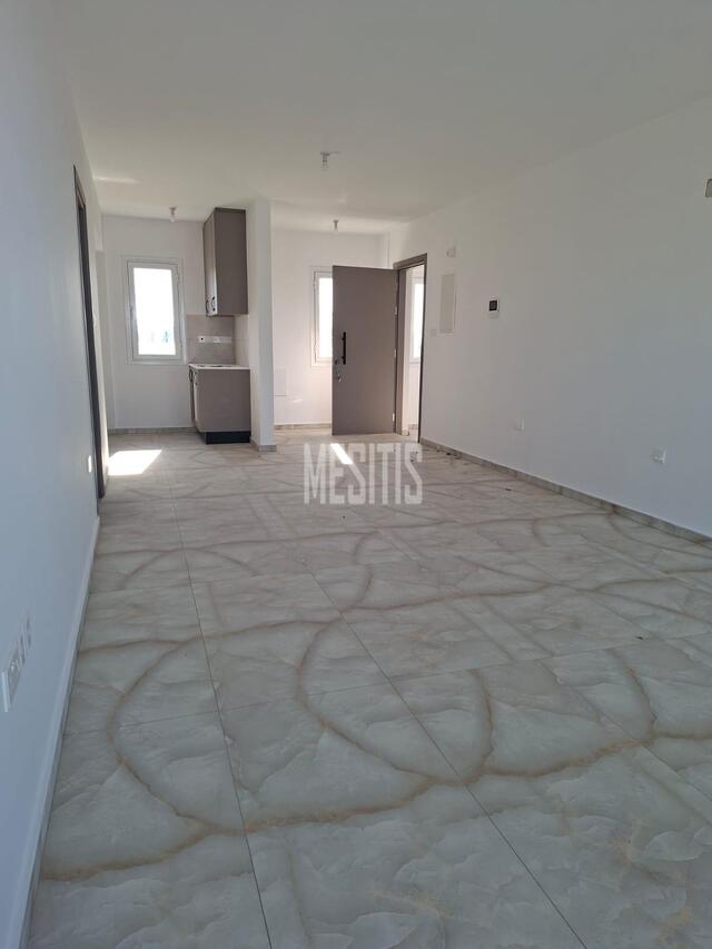 apartment-255fa042-c97d-49c3-8223-20a46cd7e468_Wtr.jpg