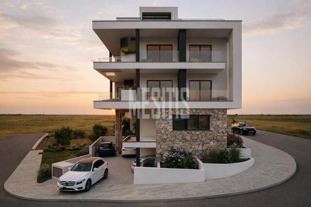 apartment-792c5f7d-f566-48c8-bd82-ed516b19fcab_Wtr.jpg
