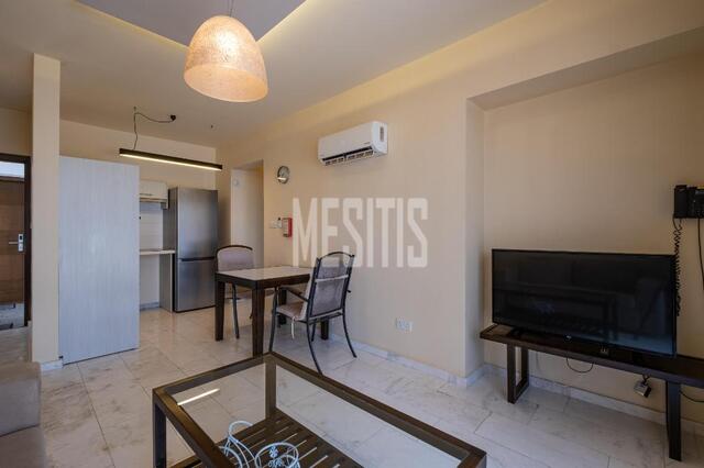 apartment-397acbe5-3cfb-4f83-acf9-7ed0774dae62_Wtr.jpg