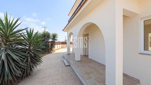 detachedHouse-c4d3f207-88c6-48f4-ad9e-ae8837115291_Wtr.jpg