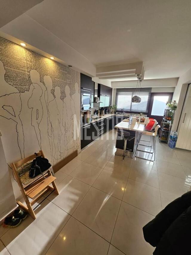 apartment-0dfbe324-d788-4d68-8d3a-a901ddeab9d1_Wtr.jpg
