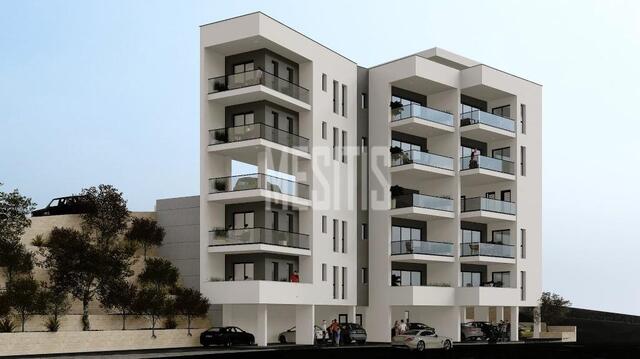 apartment-d351a6fe-228a-486e-b661-b53001bfb003_Wtr.jpg