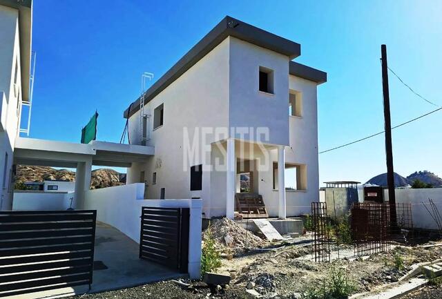 detachedHouse-bf6d8646-1c88-4bc1-b974-fe28dac75eae_Wtr.jpg