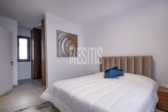apartment-1e8d1d5c-1e58-4da4-8483-662b2ee13377_Wtr.jpg