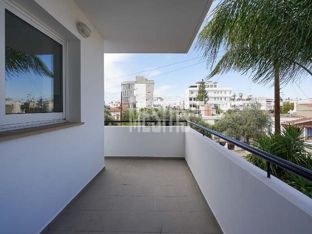 apartment-d4f87794-06ee-44a9-85c4-becafd57dc59_Wtr.jpeg