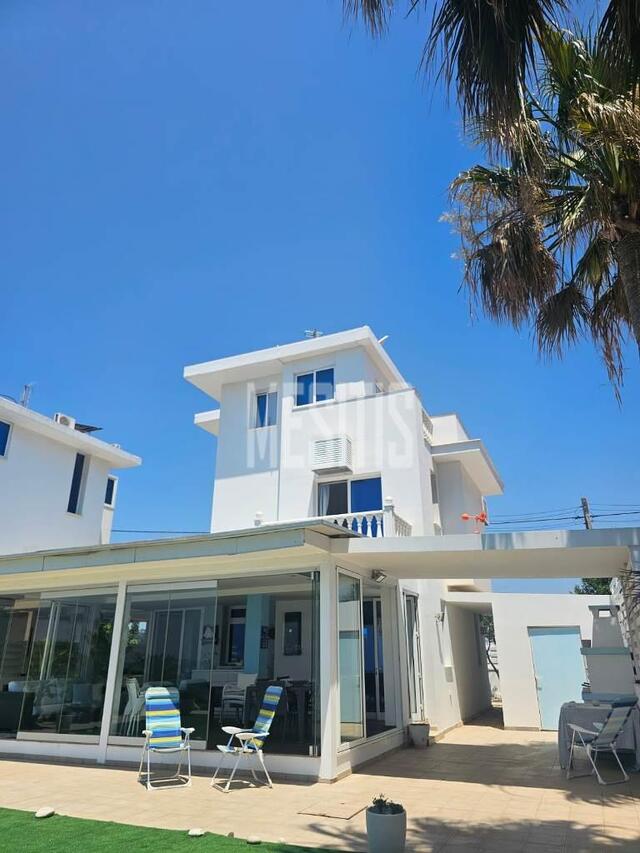 Seaside 3 Bedroom Detached House with Swimming Pool for Sale in Zygi, Larnaca – photo 6