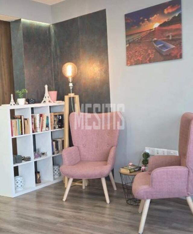 office-f1becc69-f31c-4550-9c19-603413ff3598_Wtr.jpg