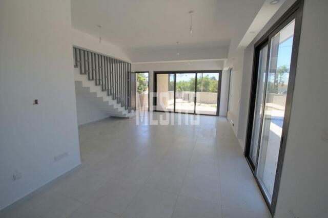 detachedHouse-0e8b5d6f-e39f-4217-acc1-1d3cca3cb50b_Wtr.jpeg