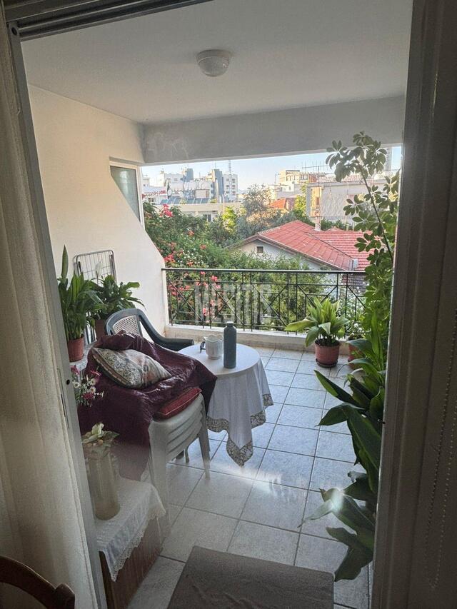 apartment-8bf28274-376c-4e00-8239-9167cee74f8a_Wtr.jpg