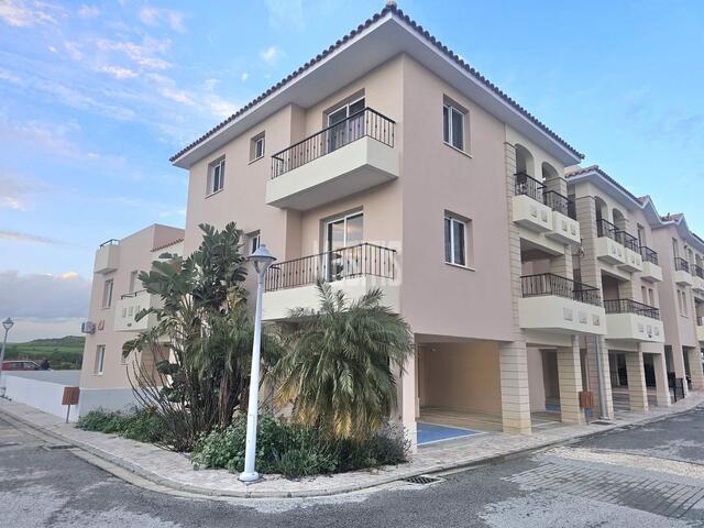 apartment-e6d8fae4-3948-45f1-bc22-b017889e460d_Wtr.jpg