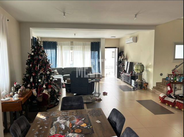 detachedHouse-41e9c522-e457-4550-a28d-7f144f53087e_Wtr.png