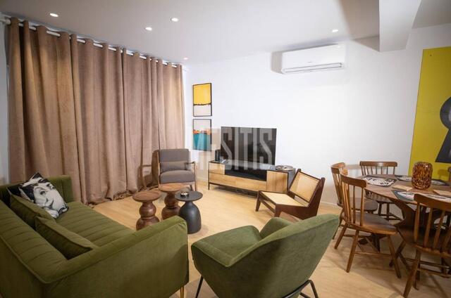 apartment-82ac2e3d-12ee-49ef-ad75-2cbbf045f77b_Wtr.jpg