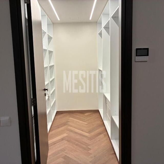 apartment-8db5bf63-d012-41a8-9f26-54be2ae85e78_Wtr.jpg