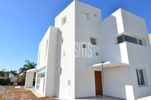 detachedHouse-ad956ee4-96d7-45e0-8f20-bfb291ed417f_Wtr.png