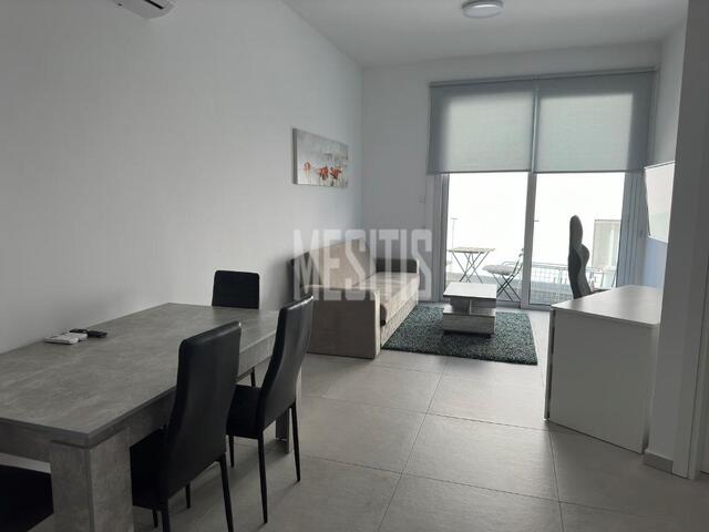 apartment-f000bcb0-1bba-43e2-a9e8-173fb44f7e8e_Wtr.jpg