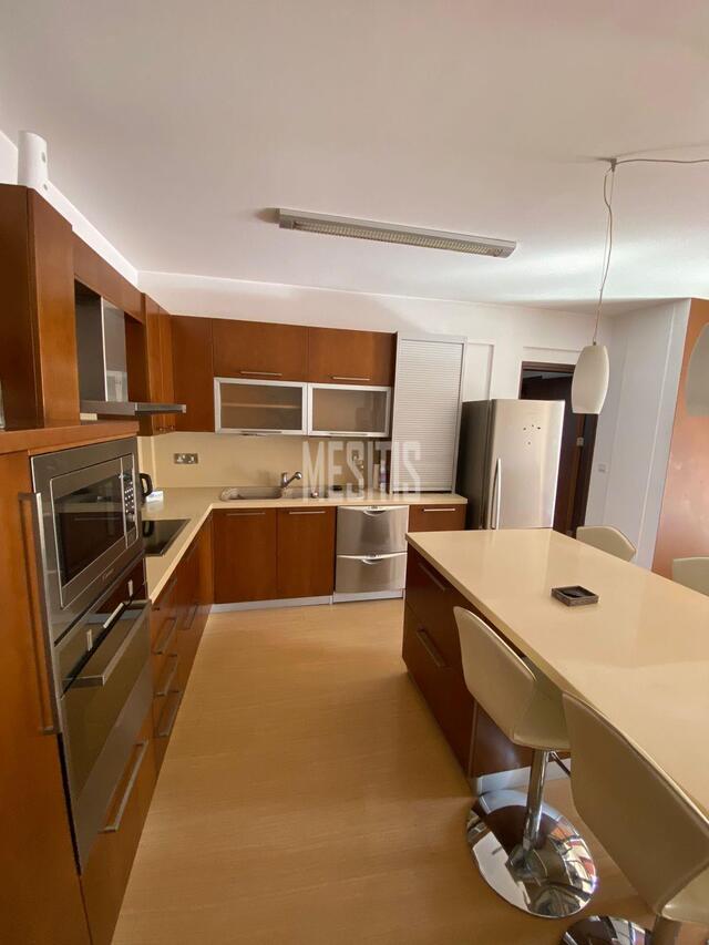 apartment-50bb7b8e-2a4e-4bad-9a1a-1922aa9ef98a_Wtr.jpeg