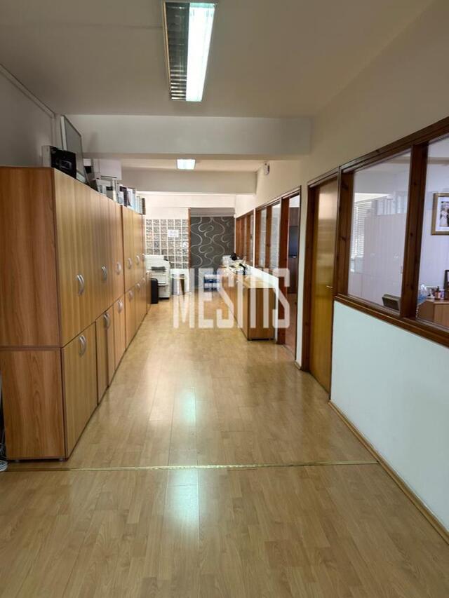 office-146907b2-94a8-4680-8673-6f23c51fc73e_Wtr.jpg