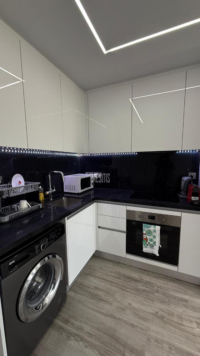 apartment-807e1dd6-1602-4bdb-8b45-d86036fce9b5_Wtr.jpeg