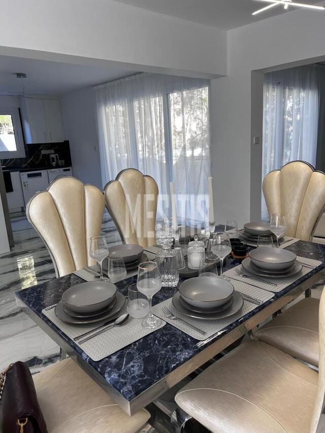 detachedHouse-20a46818-7c49-4093-ae63-0aef5fa98b6b_Wtr.jpeg