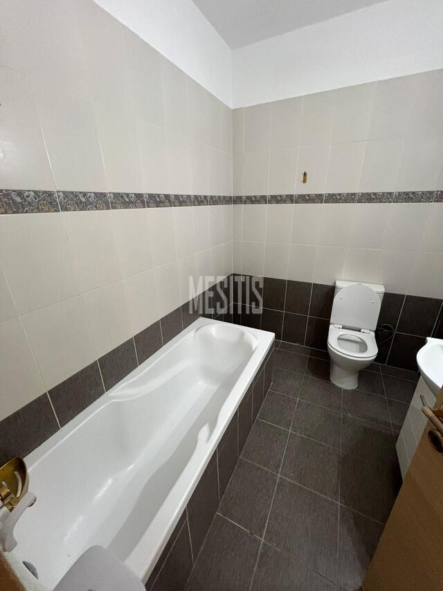 detachedHouse-0a6477a4-d752-43c2-aa0d-e84858d0f6fc_Wtr.jpg