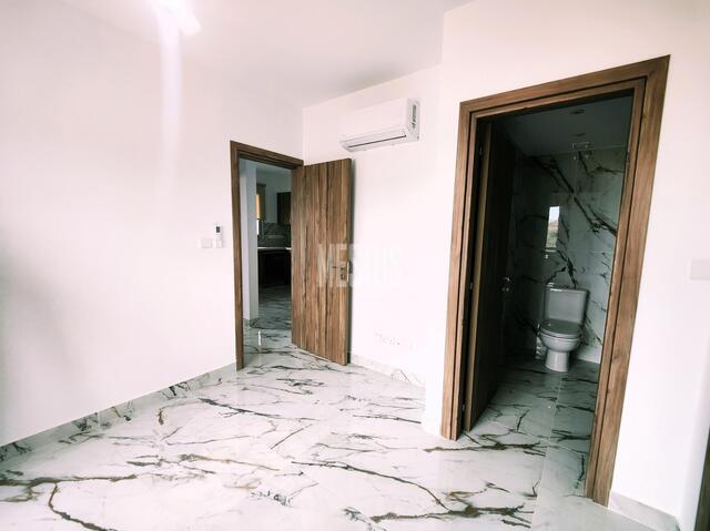 apartment-c54a4c67-3b4c-4b9e-8648-ad9a8e256440_Wtr.jpeg