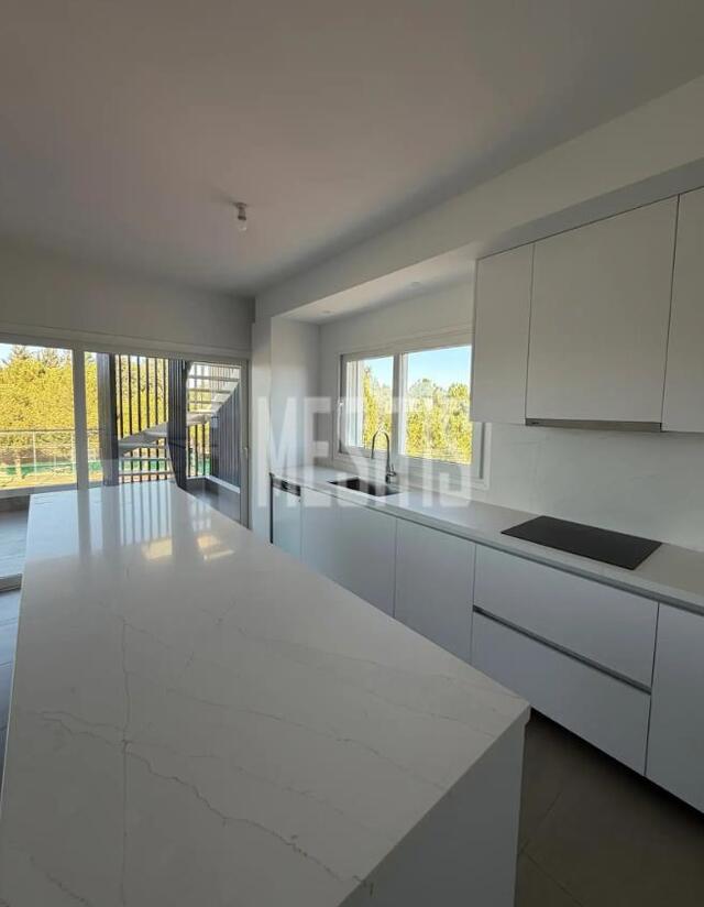 apartment-5bb05f49-8297-4059-81d8-d17072b55834_Wtr.jpg