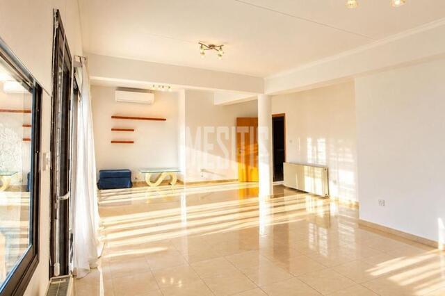 For Rent: Spacious 3 Bedroom Upper House with Attic in Mesa Geitonia – photo 4