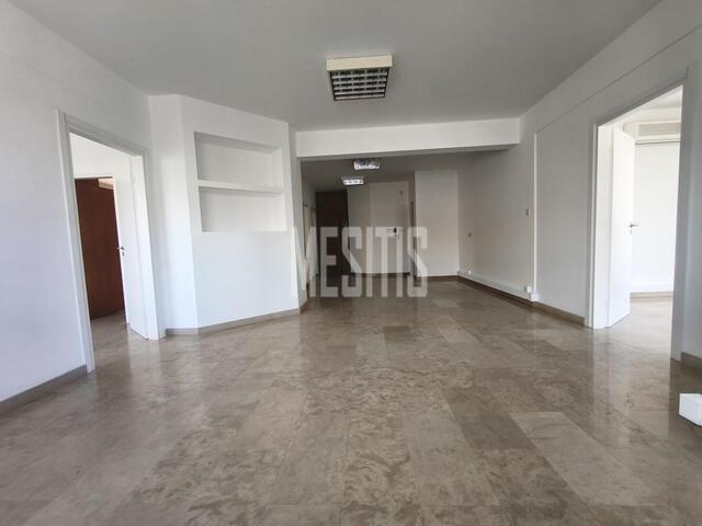 office-0c1ffef3-2e78-49bb-a56e-17dc524dc224_Wtr.jpg