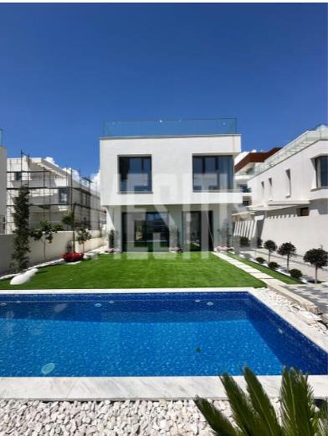 detachedHouse-49c16f4a-0b36-4058-97c5-04e03f66b9d2_Wtr.jpg