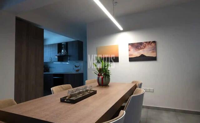 apartment-cbb6b56a-b067-44f2-bd69-73c6be45c498_Wtr.jpeg