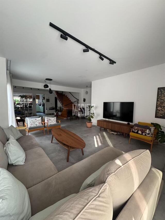 detachedHouse-495fb06c-7ac7-4e7d-ac48-0e7bb77ea9d4_Wtr.jpg