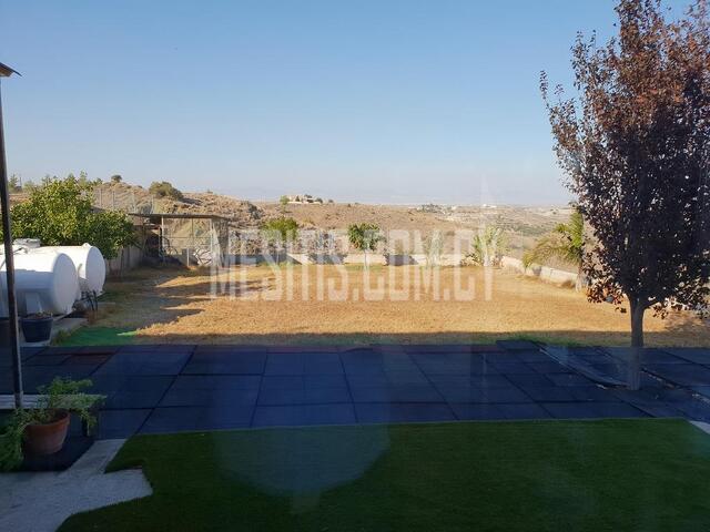 detachedHouse-b8f1037d-dc97-4411-9a36-0406665c3500_Wtr.jpeg