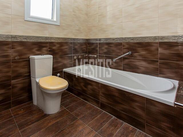 apartment-b95ab23a-061f-4636-9bf5-d7b240edad7f_Wtr.jpg