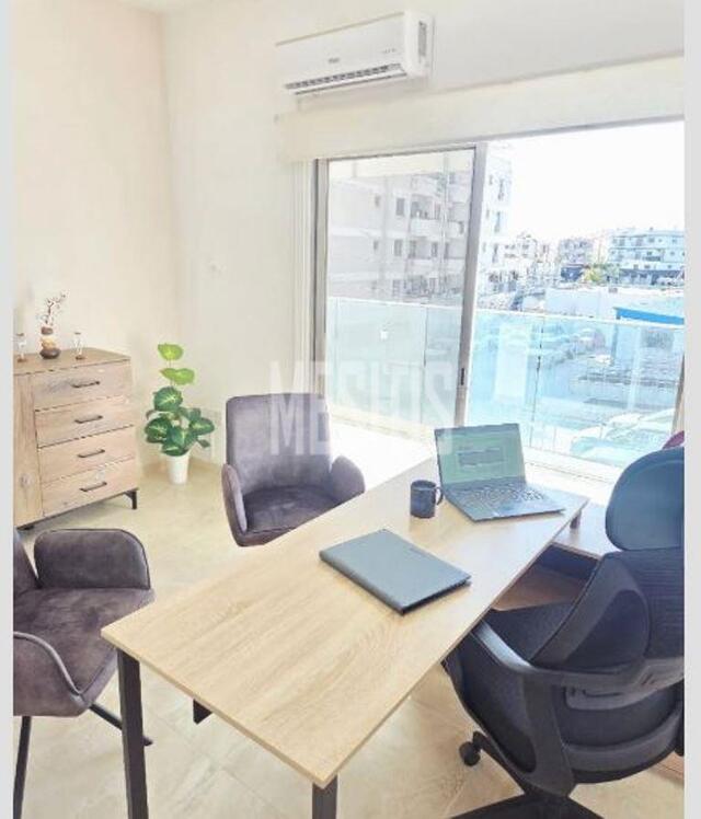 office-d7fc2590-324c-4a92-9289-0ee299e4cd23_Wtr.jpg